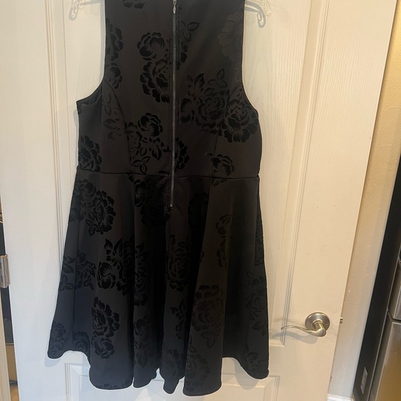 Torrid Scuba Flocked Skater Sleeveless Dress black Floral Velvet plus Size 18 - Picture 4 of 7